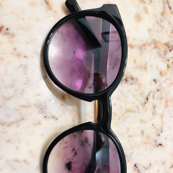 Cat eye black sunglasses gold accented sides - Picture 2 of 7